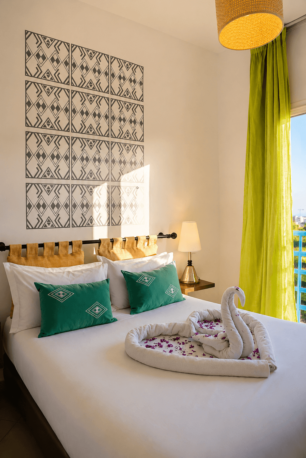 Chambre d'appartement aux tissus verts