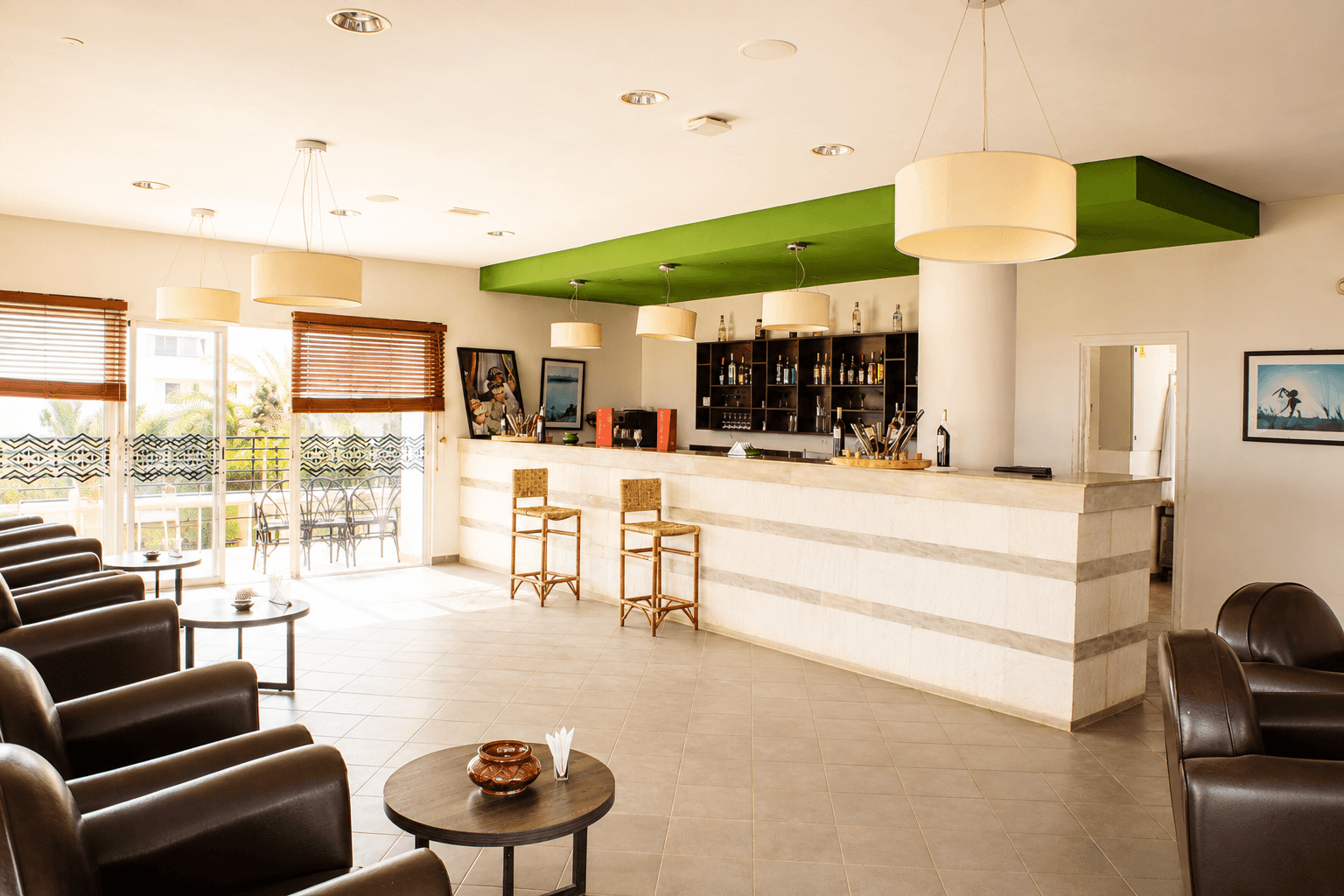 Le bar du village